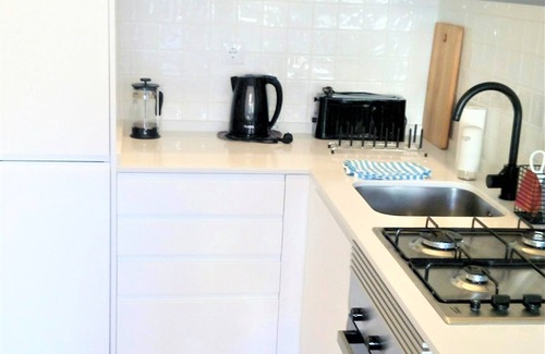 Alcantara Apartment | Bright Family Stay at Bethlehem with AC