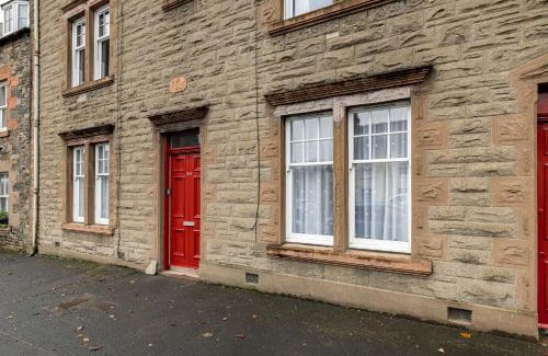 Lauder Apartment | Bright flat in Lauder Centre