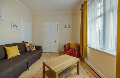 Lauder Apartment | Bright flat in Lauder Centre