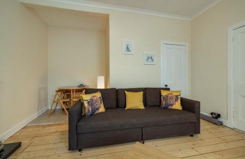 Lauder Apartment | Bright flat in Lauder Centre