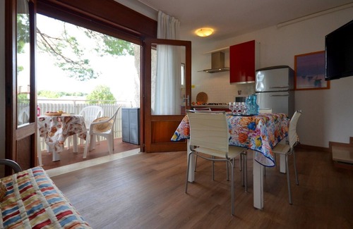 Bibione Lido dei Pini Apartment | Bright flat surrounded by a garden 700m from the sea