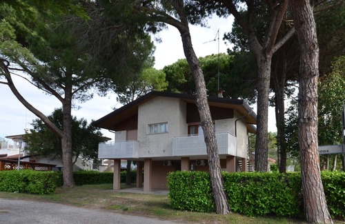 Bibione Lido dei Pini Apartment | Bright flat surrounded by a garden 700m from the sea