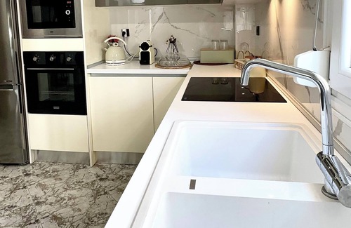 Evosmos Apartment | Bright house ,12' from the Aristotelous square