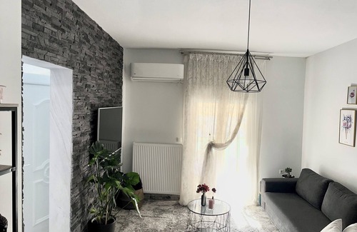 Evosmos Apartment | Bright house ,12' from the Aristotelous square