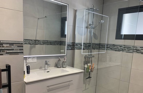 Pau Bearn Pyrenees House | Bright modern house ideally located between sea and mountains