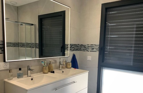 Pau Bearn Pyrenees House | Bright modern house ideally located between sea and mountains