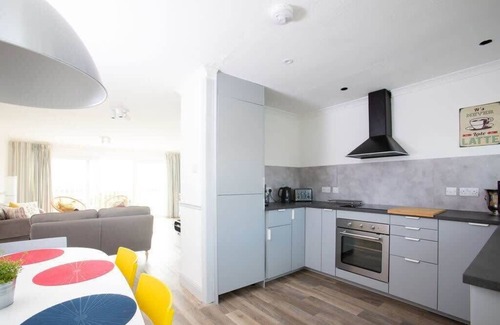 Selsey House | Bright & Modern Selsey Seafront Home