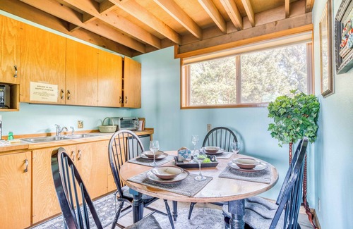 Seal Rock Condo | Bright Oceanfront Guest Home with Private Beach Access