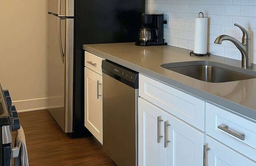 Hyde Park Apartment | Bright & Spacious 2BR– Prime Hyde Park Location