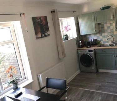 Arbury Apartment | Bright & spacious first floor apartment Cambridge