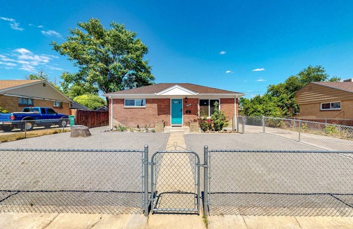 Twin Lakes Apartment | Bright & Spacious Upper Unit with Two Bedrooms in Denver