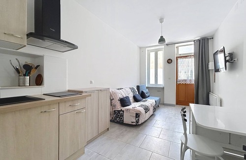 Coursan Apartment | Bright studio in Coursan, close to activities