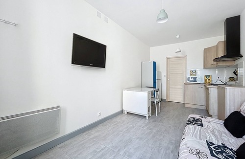 Coursan Apartment | Bright studio in Coursan, close to activities