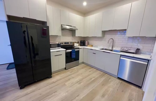 Kamloops House | Bright suite in Juniper with stunning views