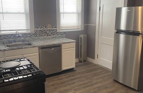 Watertown House | Bright, Sunny & Newly Renovated Duplex Close to Boston