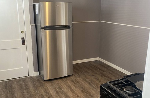 Watertown House | Bright, Sunny & Newly Renovated Duplex Close to Boston