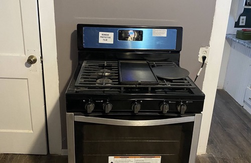 Watertown House | Bright, Sunny & Newly Renovated Duplex Close to Boston