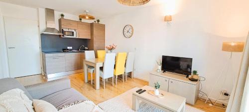 Biscarrosse Plage Apartment | Brise Marine, piscine, confort entre dune et océan