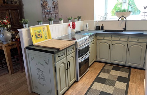 Plouguenast Cottage | Brittany Country Retreat Sleeps 6. Heated Pool. Free Wifi. Pet Friendly