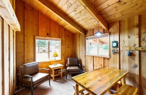 Sula House | Broad Axe - Cabin #2 - Black Bear
