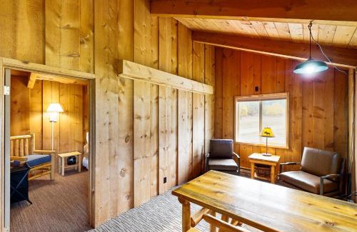 Sula House | Broad Axe - Cabin #2 - Black Bear