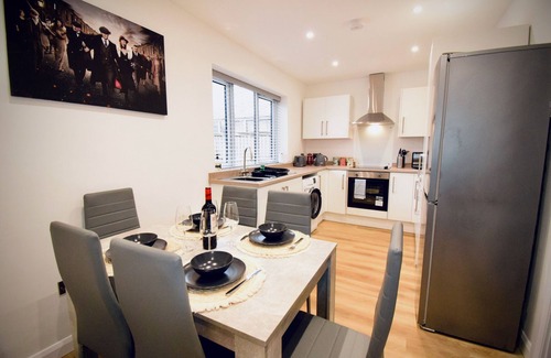 Bromsgrove House | Bromsgrove. Newly Refurbed Property With Outhouse. 4 bed 2.5 Bathroom Games Room