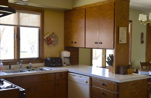 Alexandria House | Brophy Reflections 4BR/2BA, 2 Kitchens, Firepit, Year Round Rental, Lic#1798