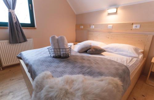 Zgornja Sorica House | Brunarica