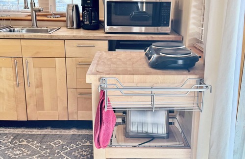 Historic Downtown Durango Apartment | Bucking Mule Studio~Downtown~Japanese Soaking Tub*Sanitized & High Speed Wi-Fi*