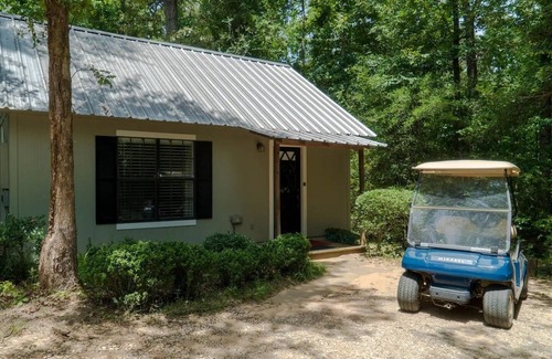 Nacogdoches Cabin | Bucks Head - A romantic forest getaway at Stag Leap Cabins!