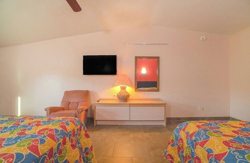 Weslaco Hotel | Budget Room with Essentials Near Weslaco Dining, Parks & Local Attractions