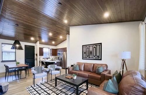 Torreon House | Buffalo Lodge | 2BR by Tavern, Brewery & Eats