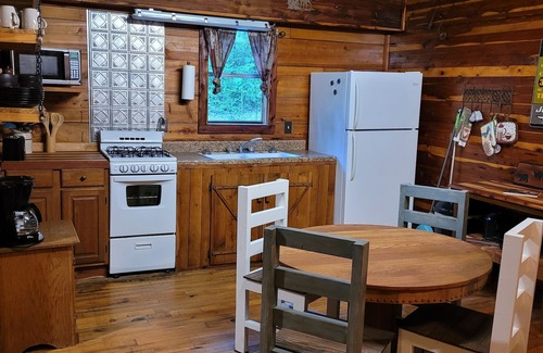 Jasper Cabin | Buffalo Trails Cabin , 1.5 mi to Jasper, Ar., close to Buffalo National River