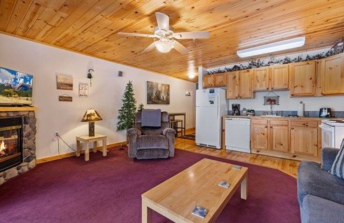 Fall River Estates Condo | Bugle Pointe B10 (Private Hot tub) River Views!