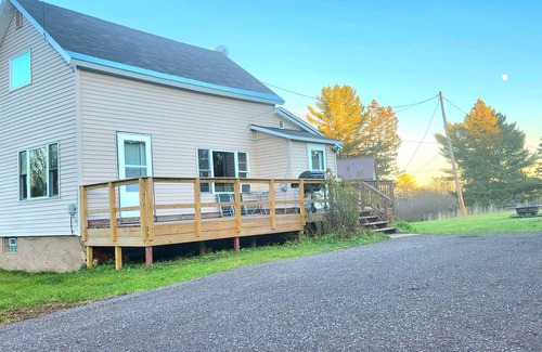 Allouez House | *Bumble Town Retreat: The gateway to your Keweenaw Adventure and Tranquility*