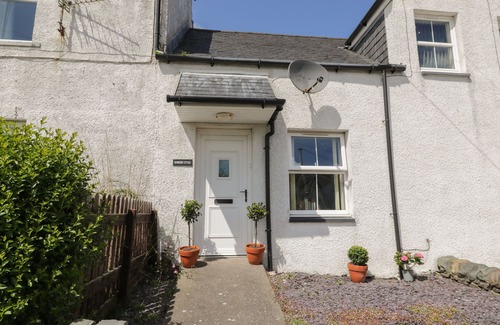Stoneykirk Cottage | BUMBLEBEE COTTAGE, family friendly, with a garden in Sandhead