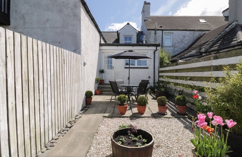 Stoneykirk Cottage | BUMBLEBEE COTTAGE, family friendly, with a garden in Sandhead