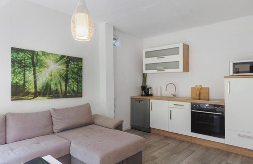 Niedenstein House | Bungalow 'Die Grüne Wiese' with Shared Terrace, Shared Garden and Wi-Fi