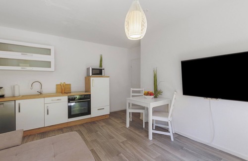 Niedenstein House | Bungalow 'Die Grüne Wiese' with Shared Terrace, Shared Garden and Wi-Fi