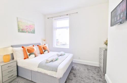 Burnley House | Burnley Terraced House by BEVOLVE - Free Parking 3