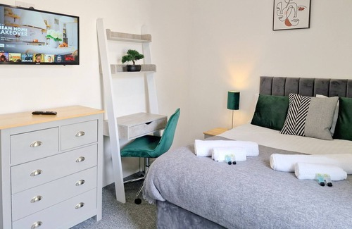 Burnley House | Burnley Terraced House by Bevolve Free Parking