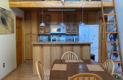 Tok House | Burnt Paw House-Modern Comfort in the Last Frontier (For families or casual travelers)