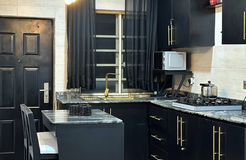 Ofin House | Business Travelers Dream. Modern Room With 24/7 Electricity and WiFi