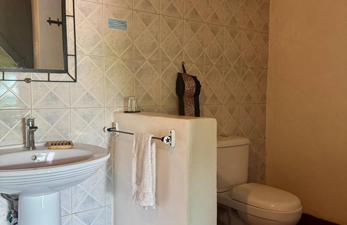 Pakwach Hotel | Bwana Tembo Safari Camp