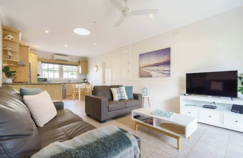 Rosebud House | By the Beach Your Comfy Rosebud Holiday Home