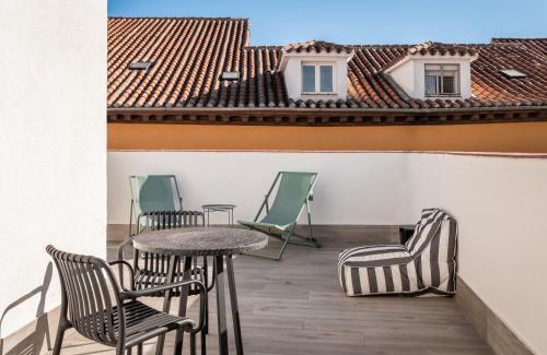 Embajadores House | BYPILLOW Crosstown