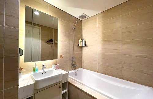 Trung Hoa Nhan Chinh Apartment | Căn hộ 2 phòng ngủ, 2 phòng tắm đầy đủ tiện nghi - Vinhomes D'Capitale