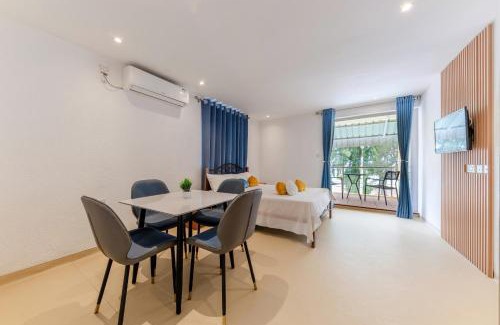 Flic-en-Flac Apartment | C-side Studios - newly fully renovated beachfront residence with rooftop jacuzzi