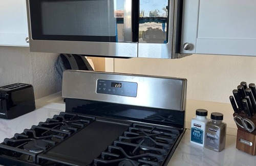 South Berkeley Apartment | C1: Cozy private room in larger apartment in prime location close to UC Berkeley