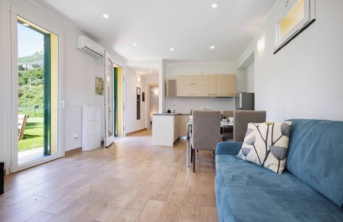 Gorra Apartment | Ca di perti Apartment 2 with Wi-Fi, Terrace & Garden